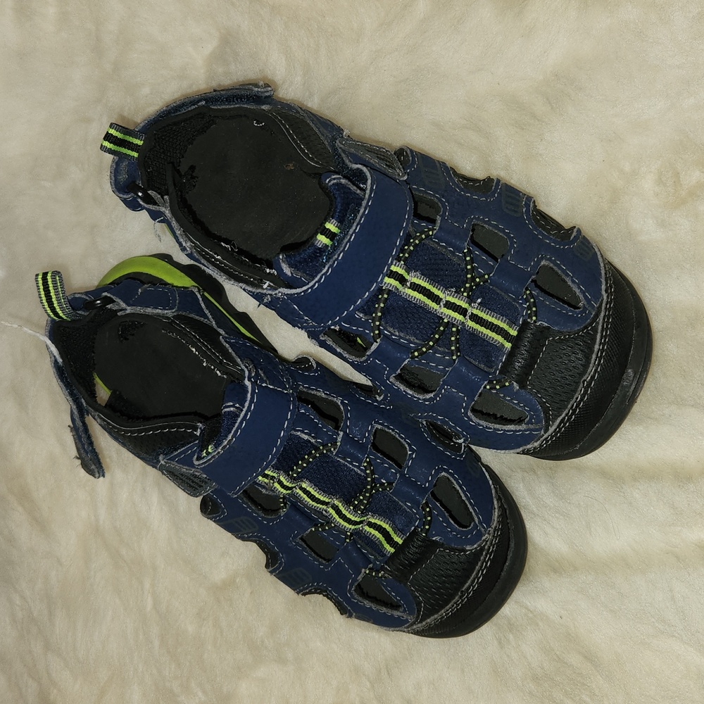 Closed toe sandals